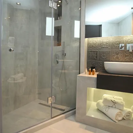 Athinais Luxury