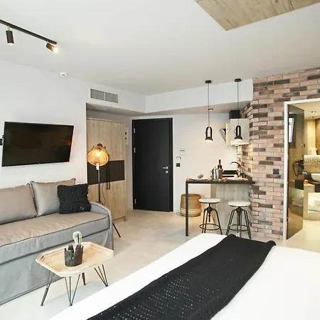 Athinais Luxury Otel
