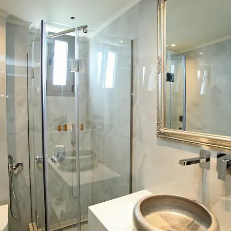 Athinais Luxury Otel