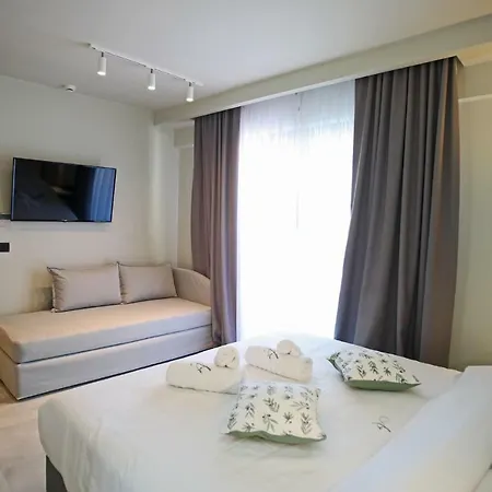 Athinais Luxury Otel *
