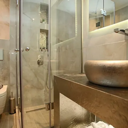 Athinais Luxury