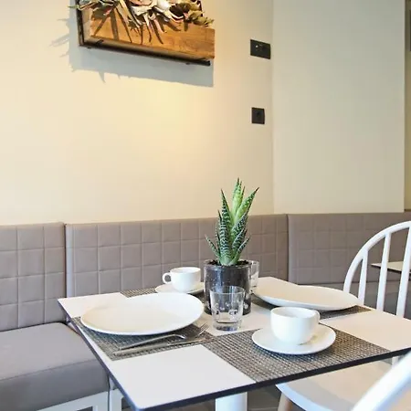 Athinais Luxury Otel *