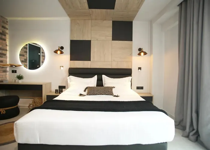 Athinais Luxury *
