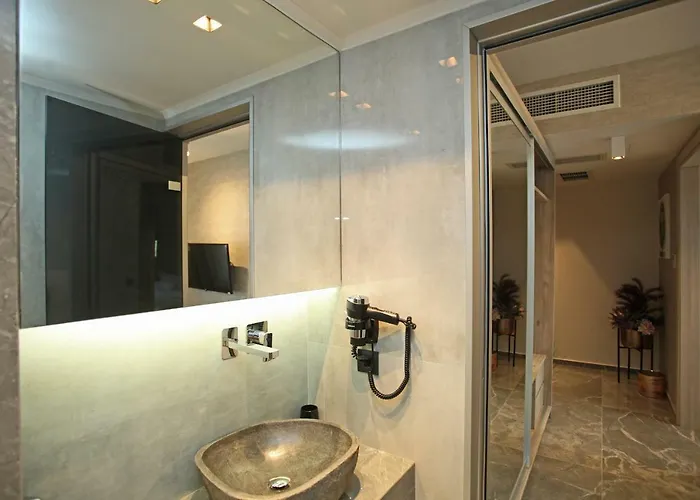 Athinais Luxury