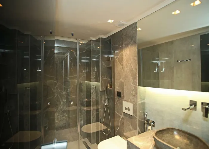 Athinais Luxury ハニオティス