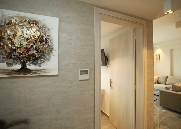 Athinais Luxury Hotel *