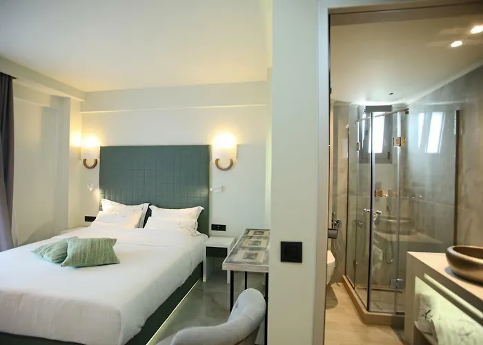 Athinais Luxury Hotel *