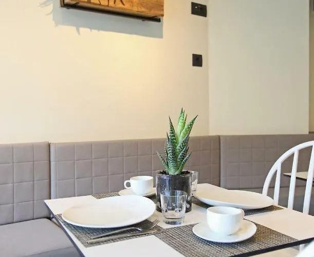 Athinais Luxury Hotel *