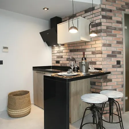 Athinais Luxury Ξενοδοχείο *