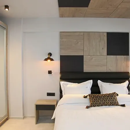 Athinais Luxury Χανιώτη