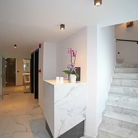 Athinais Luxury Χανιώτη