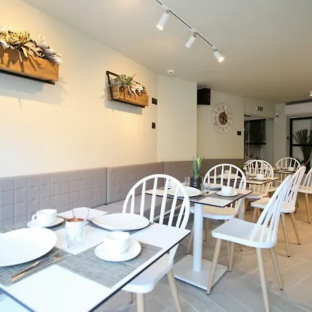 Athinais Luxury Χανιώτη