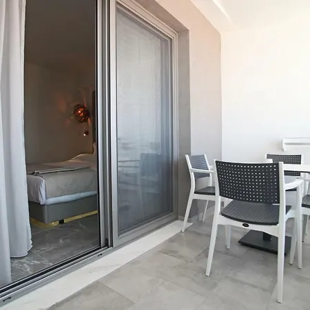 Athinais Luxury Χανιώτη