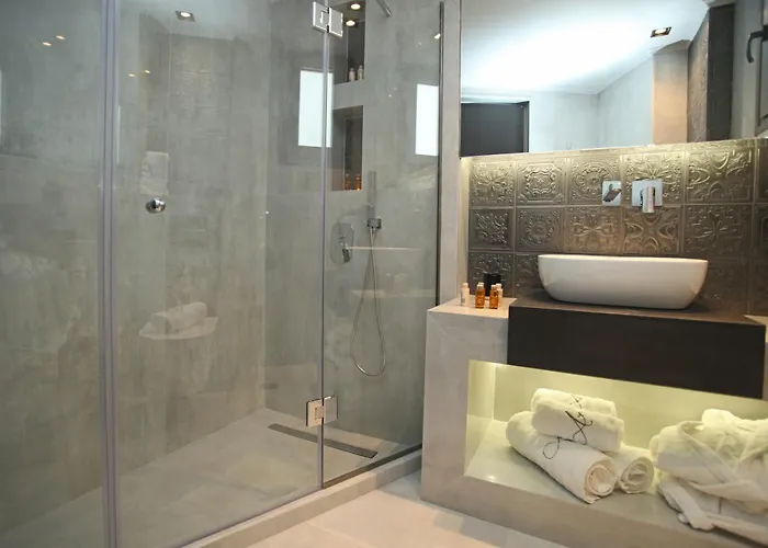 Athinais Luxury