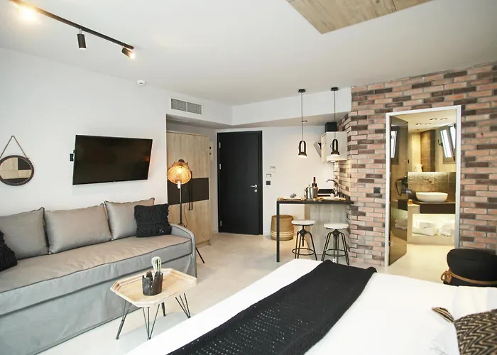 Athinais Luxury Hotel