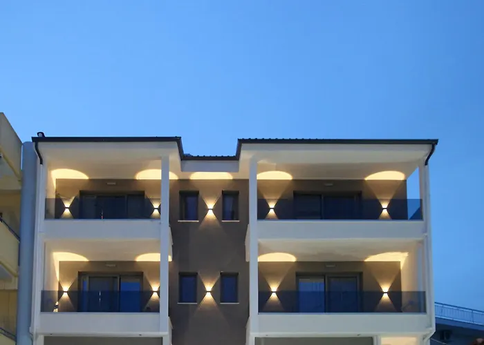 Athinais Luxury Hotel *