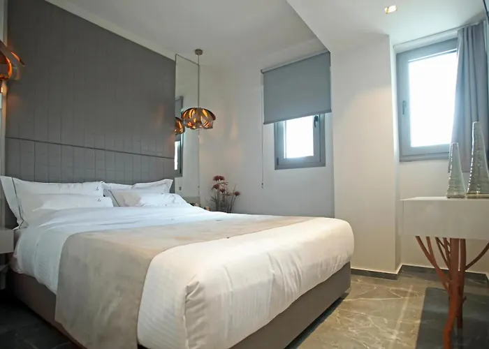 Athinais Luxury