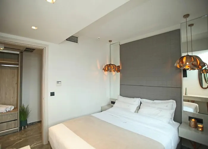 Athinais Luxury
