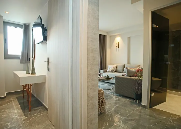 Athinais Luxury Hotel *