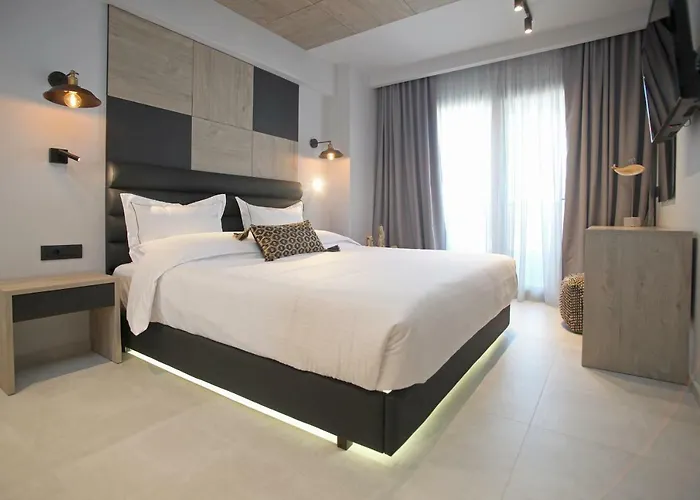 Athinais Luxury Hotel *