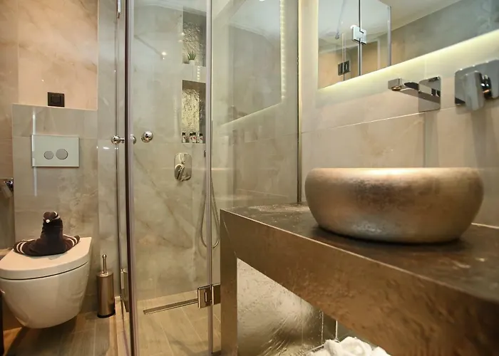 Athinais Luxury
